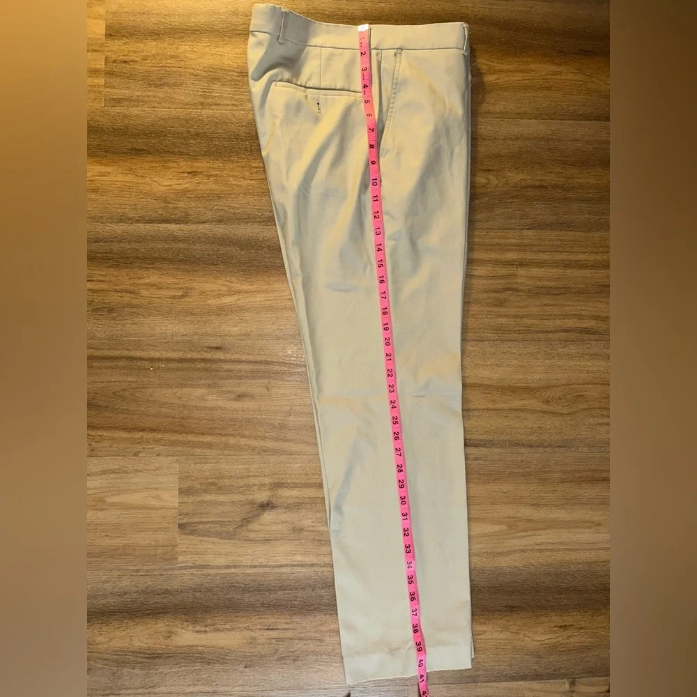 Dockers dress Men's Tan Pants Size: 33x32